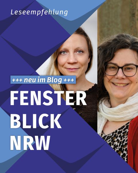 Ein Foto von zwei Frauen neben vielen blauen und einigen hellblauen Kachel-Elementen der KSL