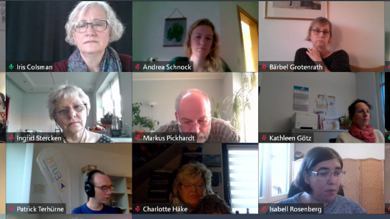 Das Bild zeigt mehrere Teilnehmer*innen des virtuellen Austauschforums.