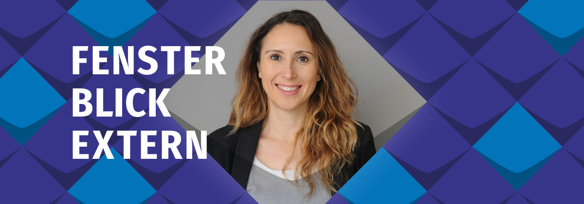 Ein Foto von Dr. Susann Kroworsch vor bunten Kacheln der KSL/Darauf steht Fensterblick Extern