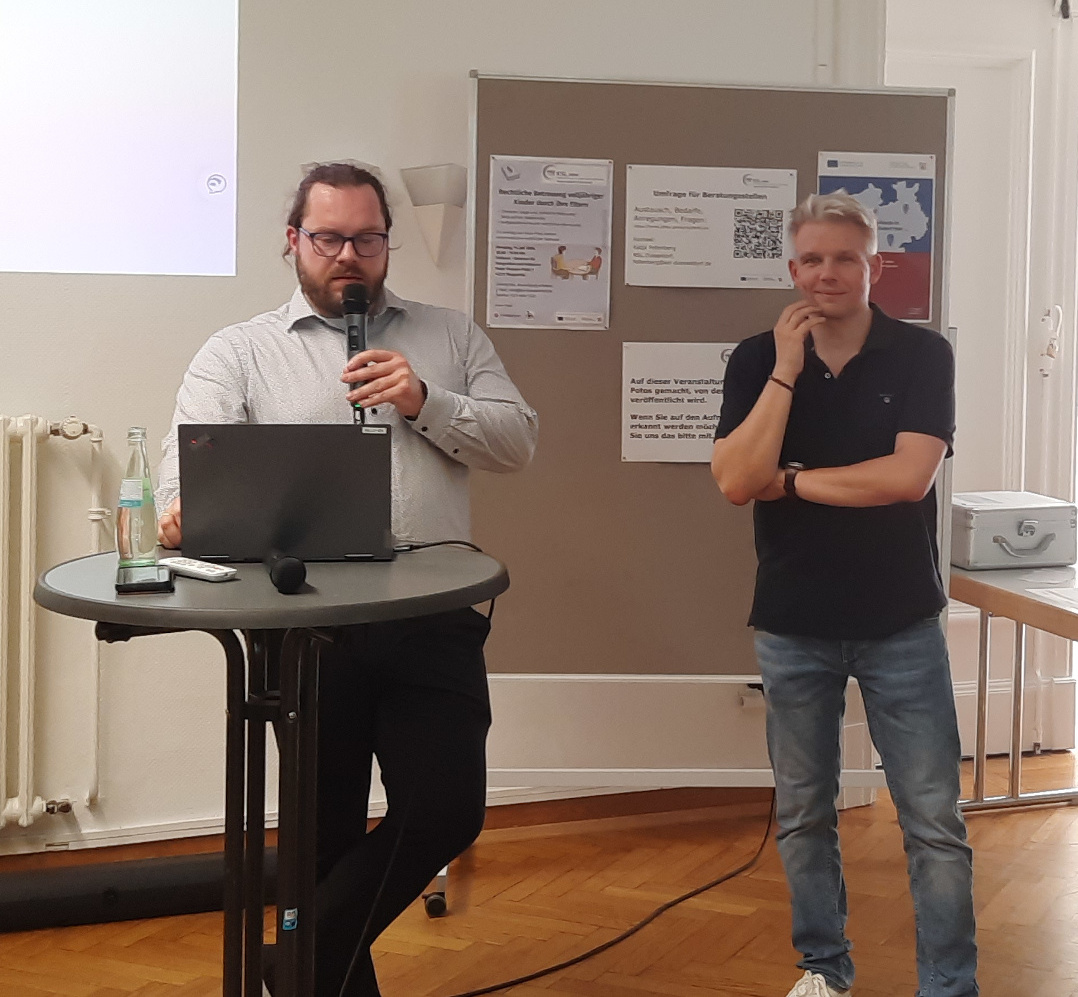 Robert Küll (links) und Christian Fritsch (rechts) vom  Ministerium für Arbeit, Gesundheit und Soziales des  Landes NRW 