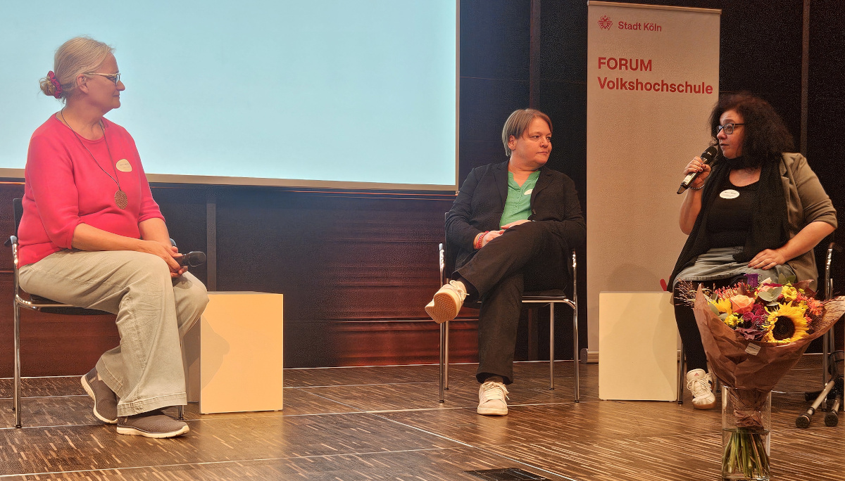Diskussionsrunde: Iris Colsman vom KSL.Düsseldorf (links), Ira Vogt vom KSL.Köln (Mitte) und Mirjam Tomse, Behindertenbeauftragte der Stadt Köln (rechts)