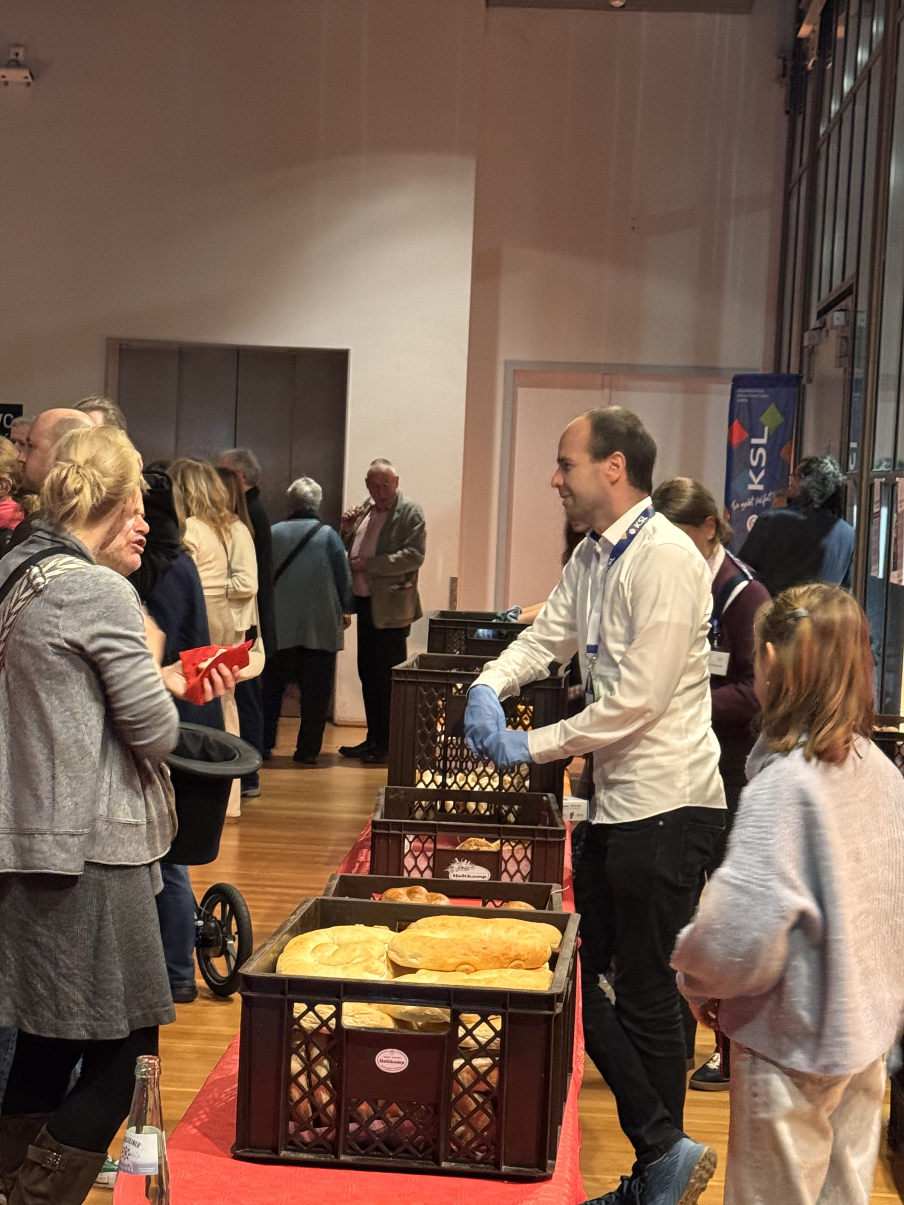 Brezeltisch im Foyer