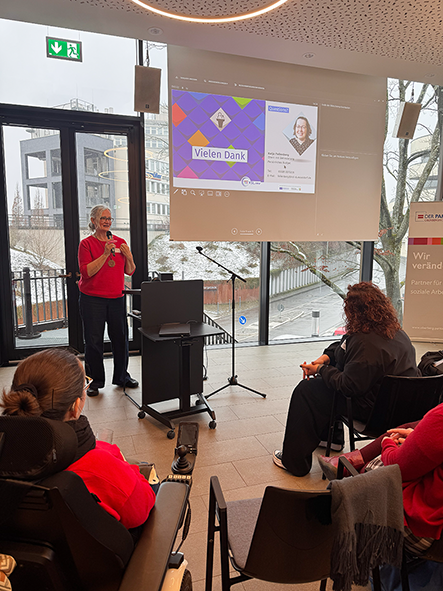 Iris Colsmann bei ihrer Moderation