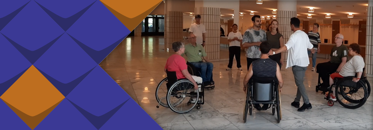 Teilnehmer*innen des Tanzprojekt - Rollifahrer*innen und Fußgänger*innen mit Choreograf Armen Hakobyan