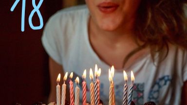 Geburtstagskuchen mit Kerzen