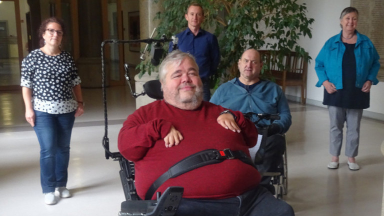 Trafen sich im Wuppertaler Rathaus: hinten v.l.n.r.: Sandra Heinen (Behindertenbeauftragte der Stadt Wuppertal), Jörg Rodeike (KSL Düsseldorf), Petra Bömkes (Beiratsvorsitzende), mittig: Jörg Werner (1. stellv. Beiratsvorsitzender); vorne: Jörg Schulte (ordentl. Beiratsmitglied)