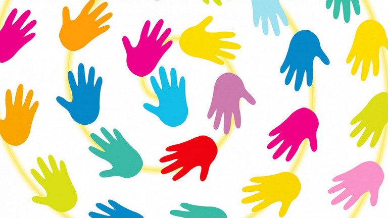 Viele unterschiedliche Handabdrücke.