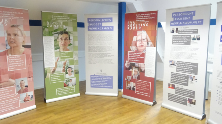 Roll-Ups der Ausstellung Persönliches Budget
