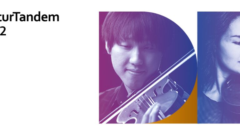 KulturTandem 2022: Shih-Hsiang (Andy) Chen mit Geige (links) und Valentina Resnyanska mit Geige (rechts) 