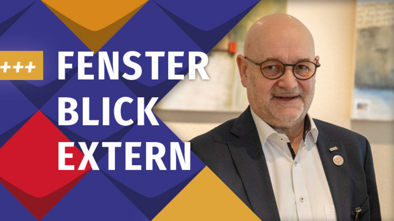 Ein Foto von Alexander Pröbstl vor bunten Kacheln der KSL/Darauf steht „Neu im Blog" und „Fensterblick Extern"