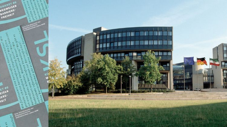 links: Wegweiser Barrierefreiheit; rechts: Landtag NRW