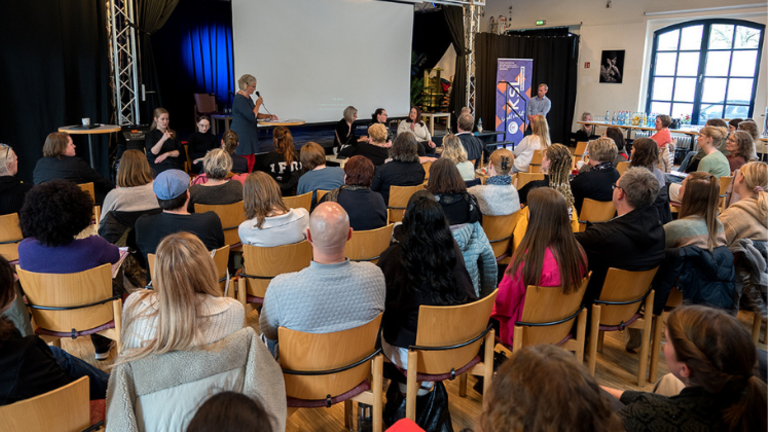 Referent*innen und Teilnehmer*innen des Fachtages zum Thema Eltern mit Behinderung am 17. April 2024 in der Färberei Wuppertal