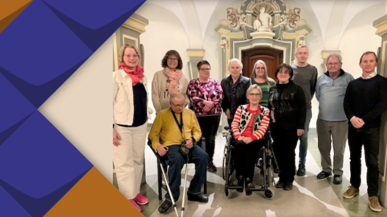 Mitglieder des Beirates für Menschen mit Behinderung der Hansestadt Herford;  rechts: Jörg Rodeike vom KSL.Düsseldorf