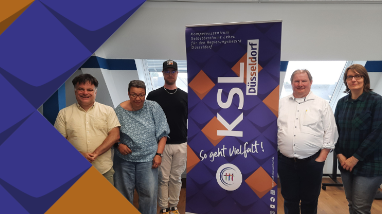 Teilnehmer*innen des Seminars mit Seminarleiter Christian Jurko (links) in der Geschäftsstelle des KSL.Düsseldorf