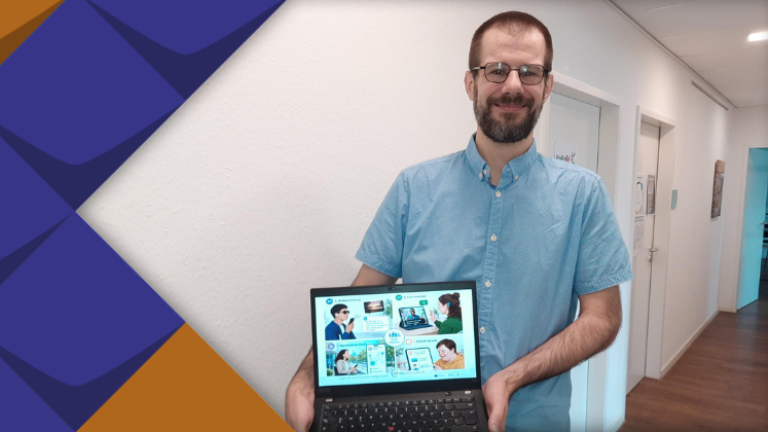 Gero Büskens, Projektmitarbeiter des KSL.Düsseldorf, mit Laptop